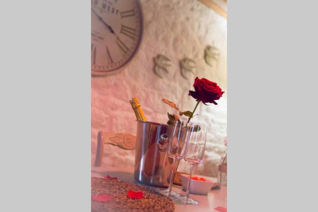 Gite Love Dream - Le Gite Romantique Ger (Manche) Exterior foto