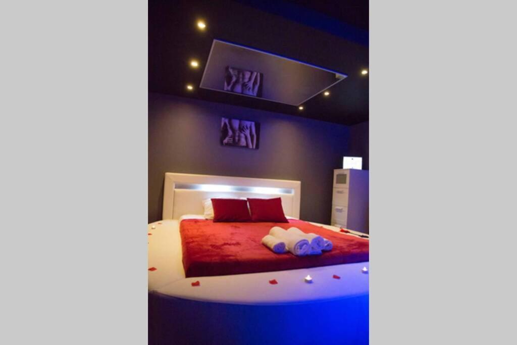 Gite Love Dream - Le Gite Romantique Ger (Manche) Exterior foto